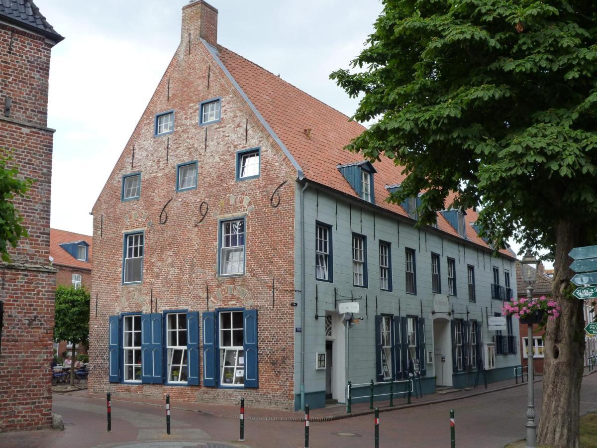 Hohes Haus Hotel Greetsiel Exterior foto