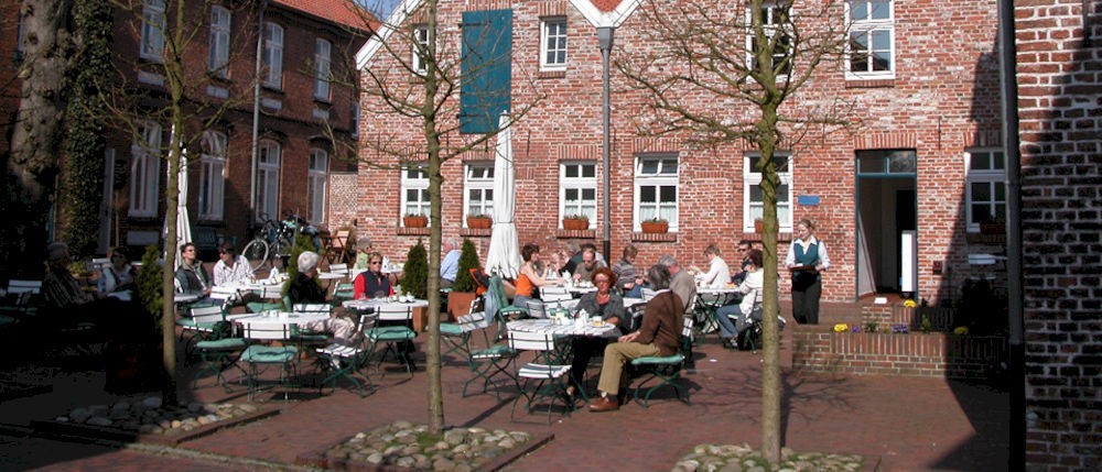 Hohes Haus Hotel Greetsiel Exterior foto